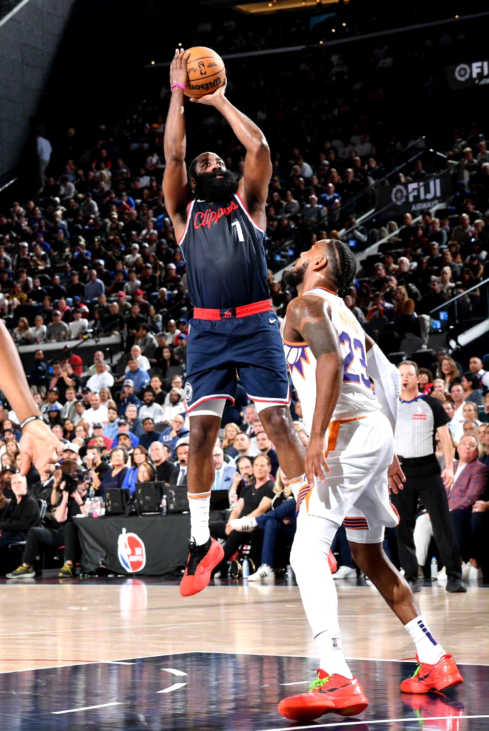 广州队完胜国王,哈登点燃赛场 广州队完胜国王,哈登点燃赛场