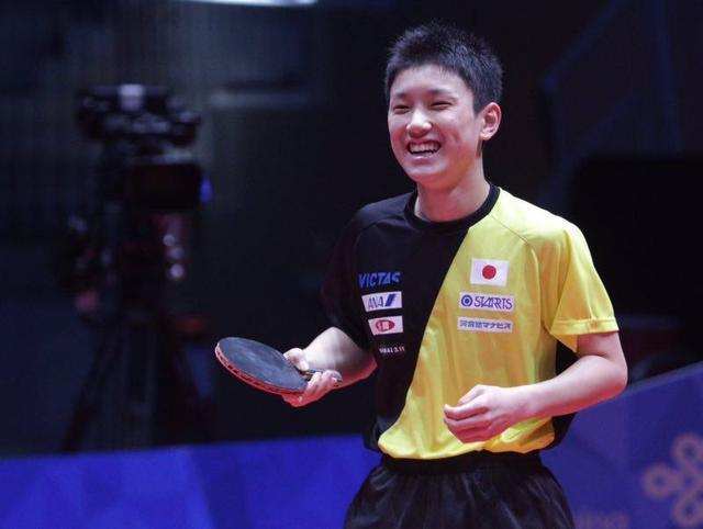 中国队力克英格兰队,张本智和关键制胜 中国队力克英格兰队,张本智和关键制胜