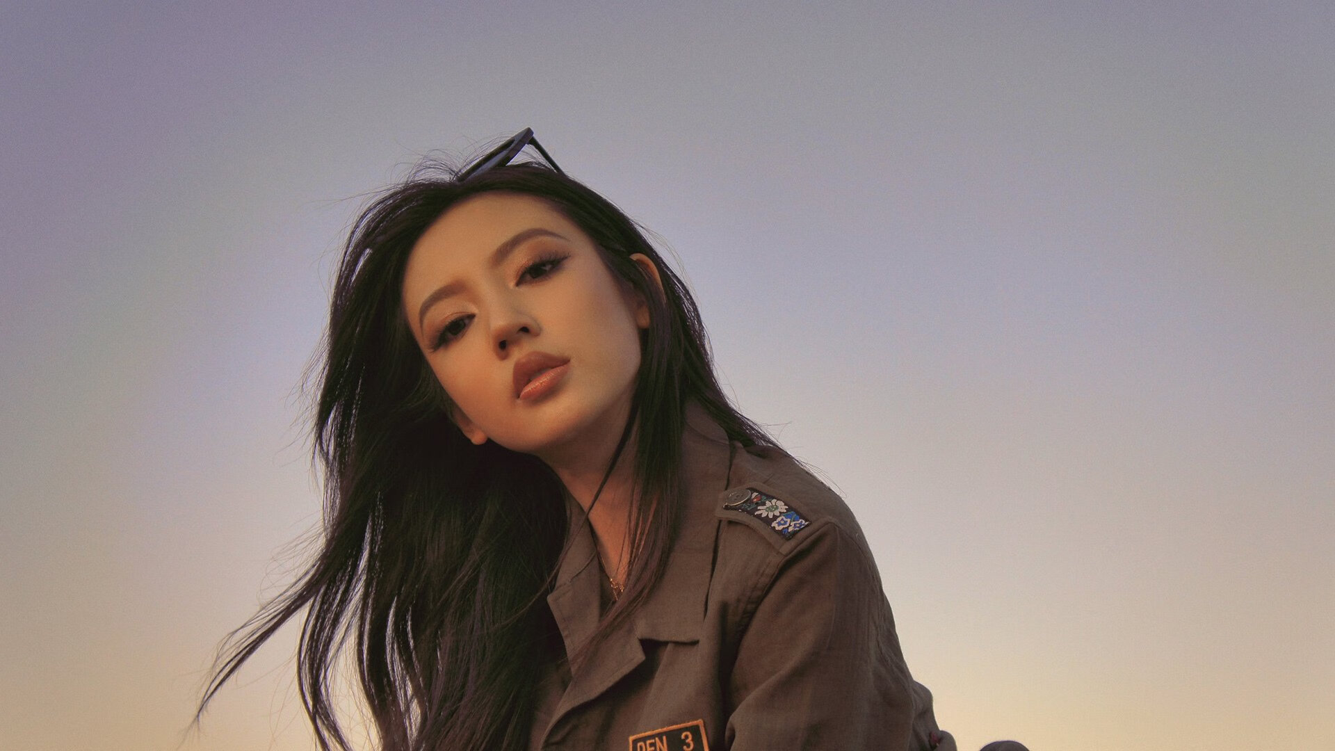 绿茵场上的独舞，国际赛场上的雷声，当两种爆发同时上演