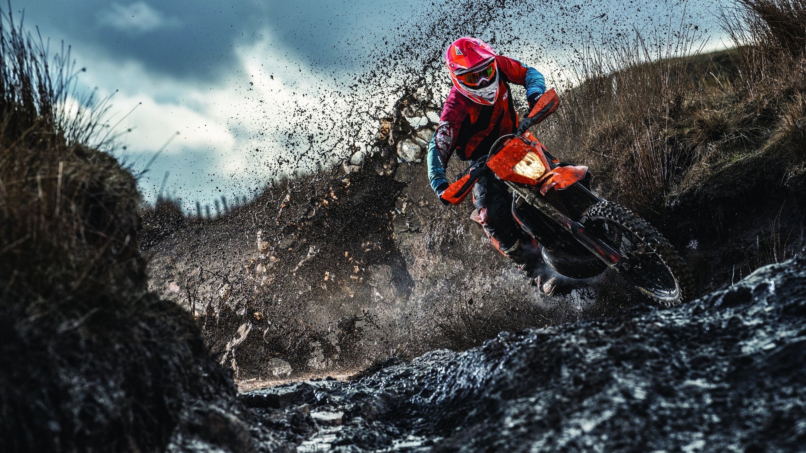 一场不在足球场的欧冠半决赛，当哥伦比亚击败中国