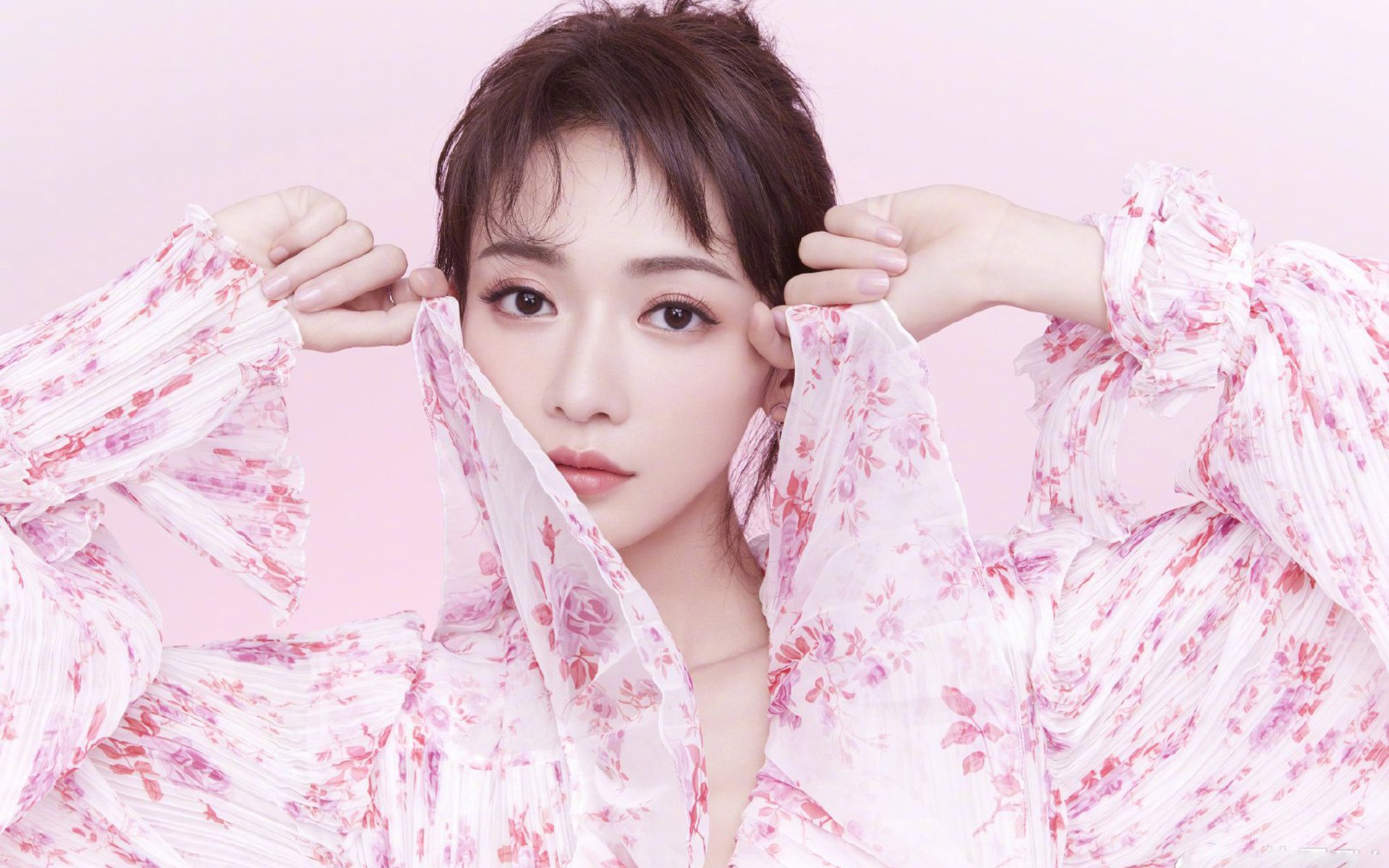 非常有意思，它混合了现实（巴西球星罗德里戈）与戏剧性爆冷（冰岛横扫瑞士）要体现唯一性，关键在于创造一个无法复制的、充满张力的叙事瞬间